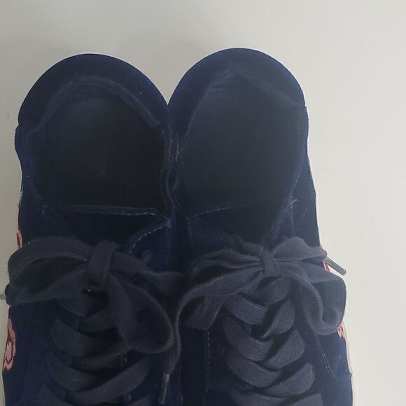 Kenneth Cole Reaction Joey 3 Blue Velvet Embroidered Floral Tennis Shoes Size 9M - Picture 5 of 12